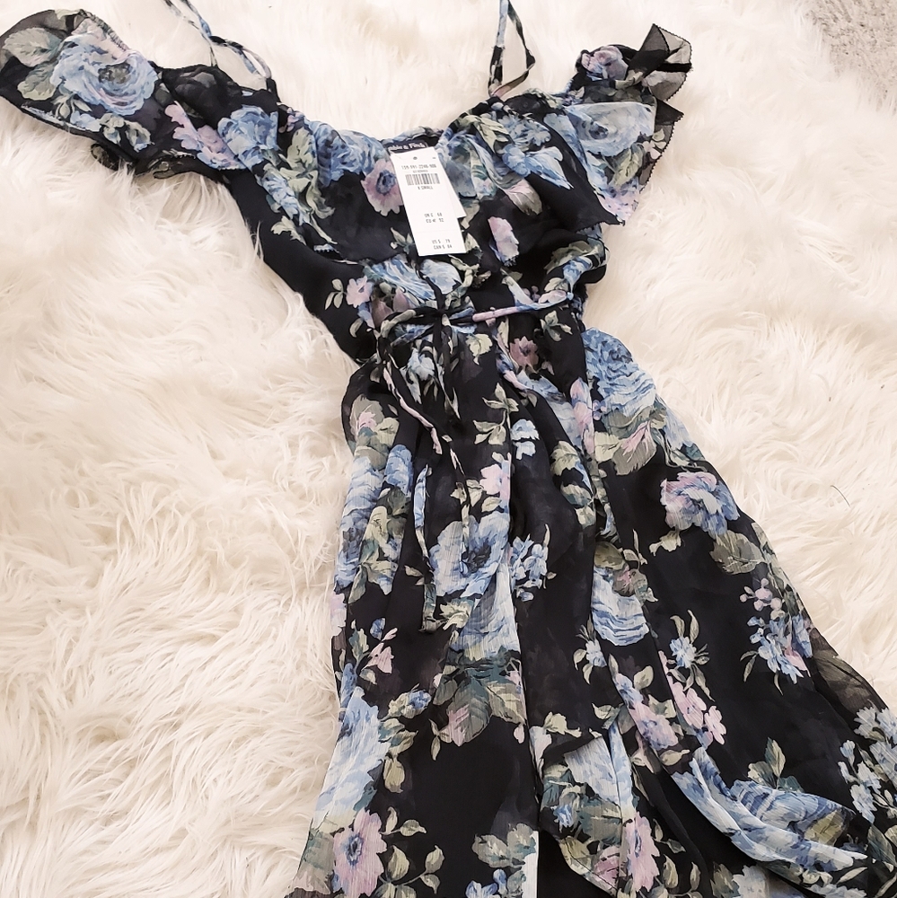 Dress - Picture 6 of 6